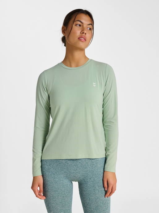 hmlYOGA SOFT LOOSE W T-SHIRT LS, FROSTY GREEN, model