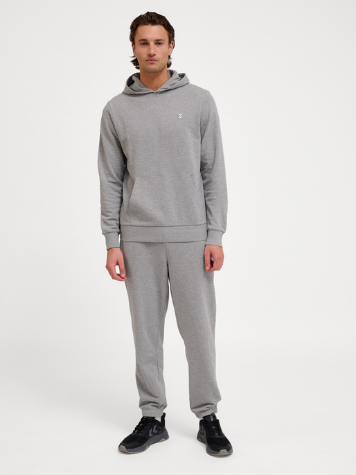 hmlPULSE SWEAT PANTS, GREY MELANGE, model