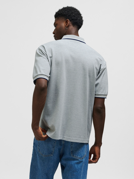 hmlLOOSE POLO SHIRT S/S BEE, GREY MELANGE, model