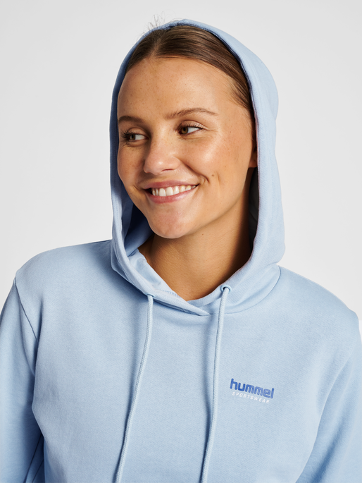hmlLGC SHAI HOODIE, CELESTIAL BLUE, model