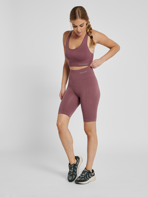 hmlTIF SEAMLESS SPORTS TOP, 4764, model