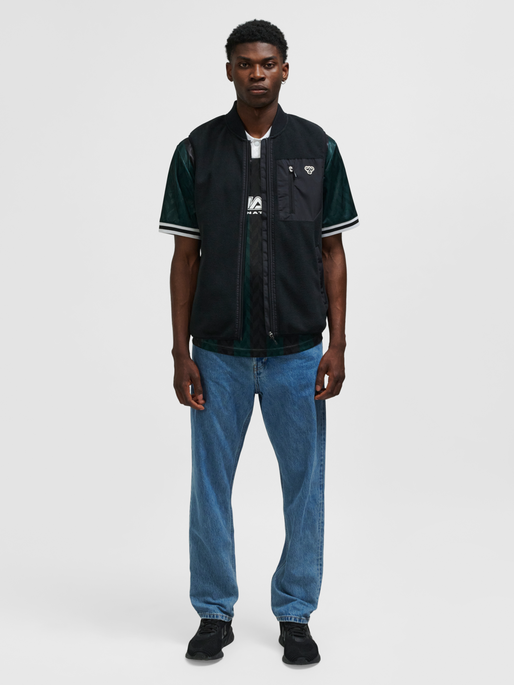 hmlFLEECE WAISTCOAT BEE, BLACK, model