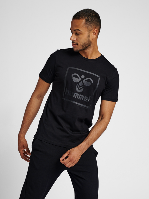 hmlISAM 2.0 T-SHIRT, BLACK, model