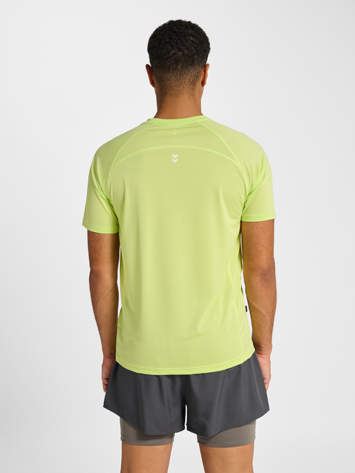 hmlPULSE WORKOUT T-SHIRT S/S, SHADOW LIME, model