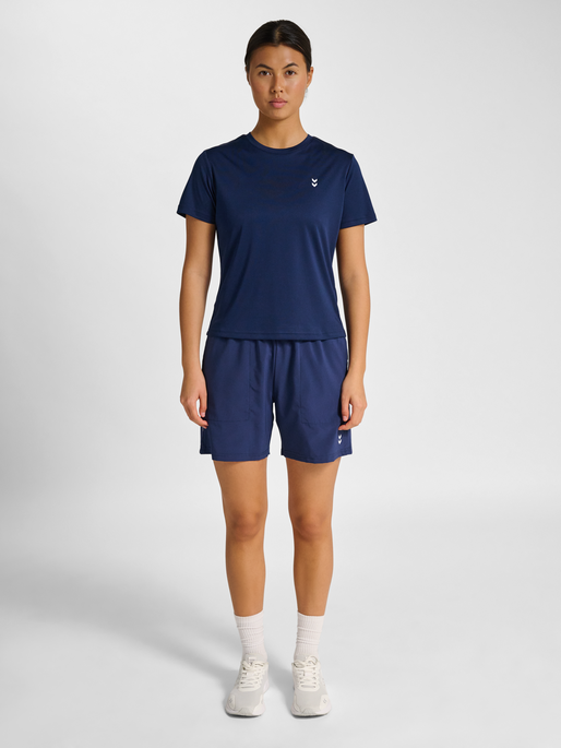 hmlPULSE TRAINING  T-SHIRT S/S, DRESS BLUES, model