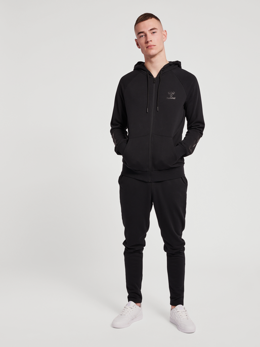 hmlISAM 2.0 ZIP HOODIE, BLACK, model