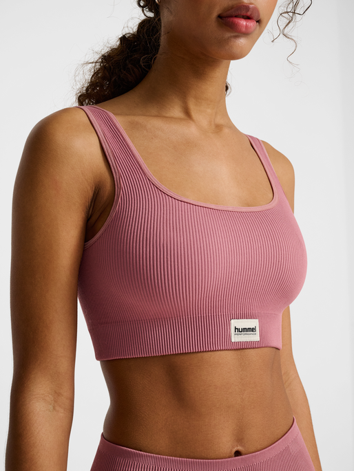 hmlPULSE SEAMLESS RIB BRA, WISTFUL MAUVE, model