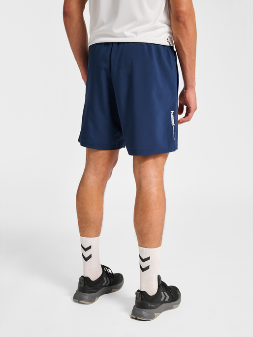 hmlPULSE WORKOUT SHORTS, DRESS BLUES hmlPULSE WORKOUT SHORTS, DRESS BLUES, model