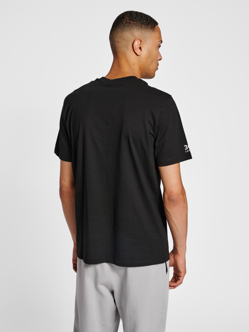 hmlLGC LOYALTY T-SHIRT, 2001, model