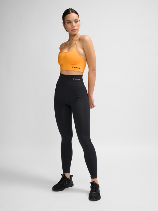 hmlTIFFY SEAMLESS SPORTS TOP, BLAZING ORANGE, model