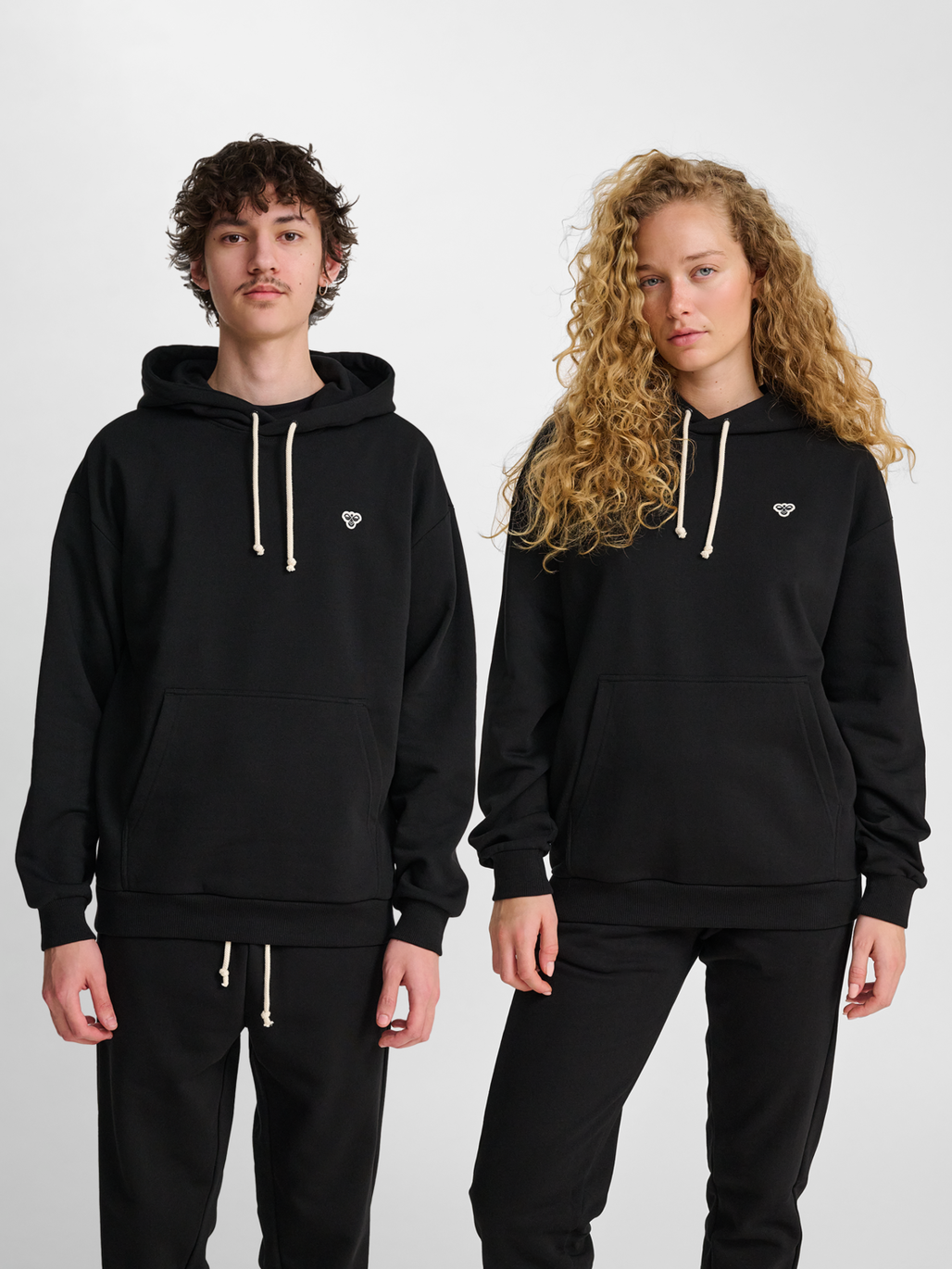 hmlLOOSE HOODIE BEE, BLACK, model