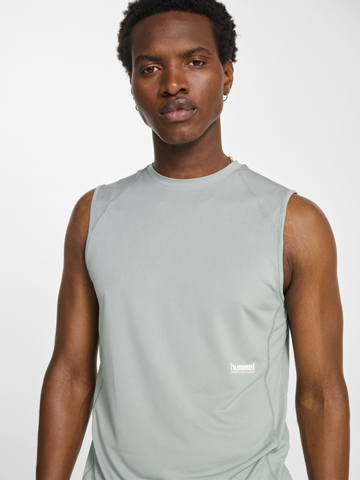 hmlPULSE WORKOUT TANK TOP, BELGIAN BLOCK, model