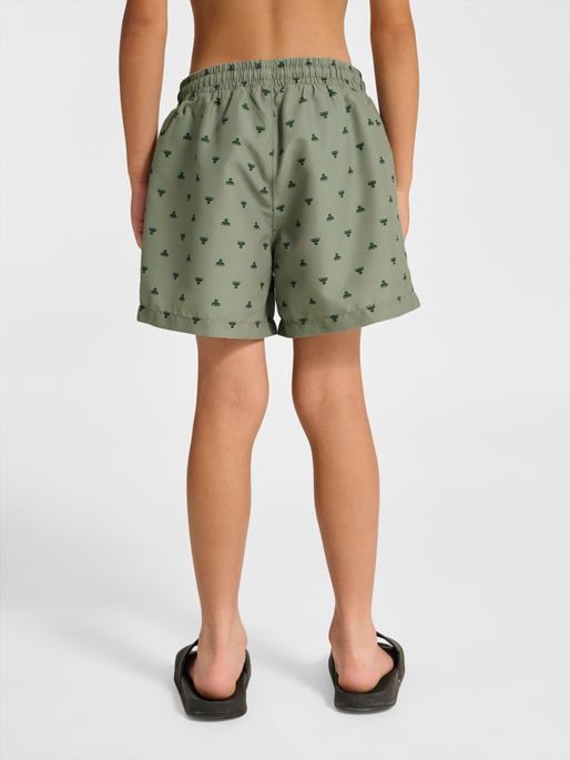 hmlJR REG BEE AOP BOARD SHORTS, SHADOW, model