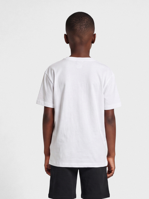 hmlRED BASIC T-SHIRT S/S KIDS, WHITE, model