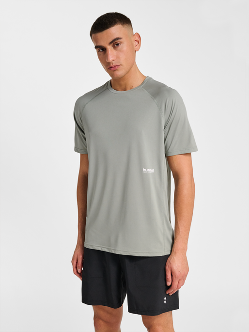hmlPULSE WORKOUT T-SHIRT S/S, BELGIAN BLOCK hmlPULSE WORKOUT T-SHIRT S/S, BELGIAN BLOCK, model
