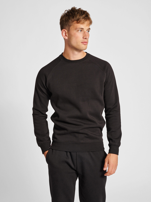 hmlRED CLASSIC SWEATSHIRT, BLACK, model