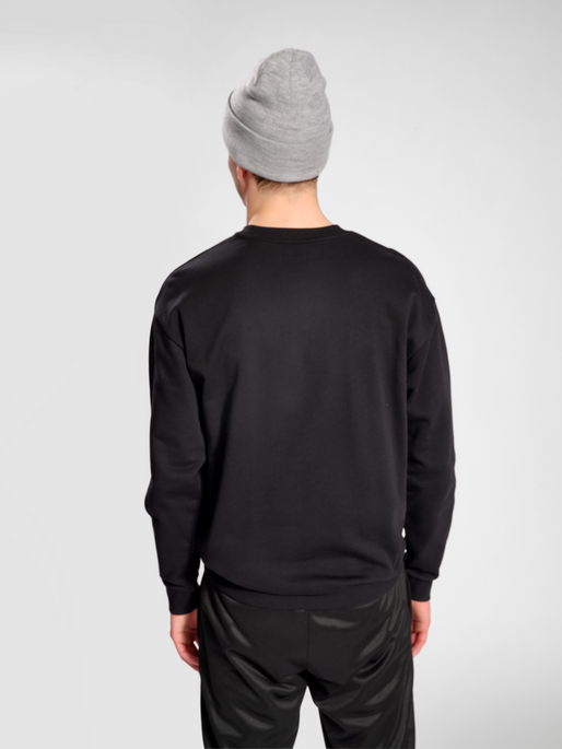 hmlLGC NATE SWEATSHIRT, BLACK, model