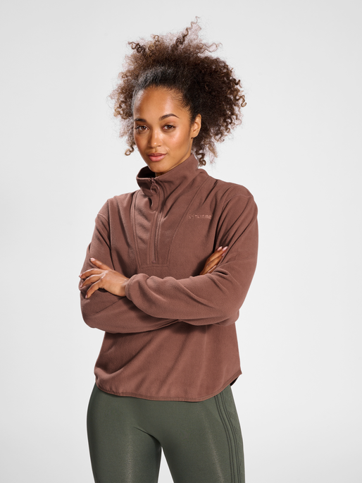 hmlMT CONNECT LOOSE HALF ZIP, NUTMEG, model