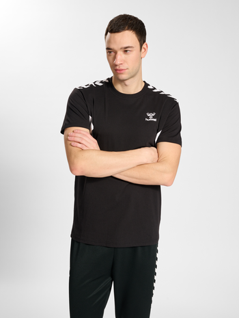 hmlSTALTIC COTTON T-SHIRT S/S, BLACK, model