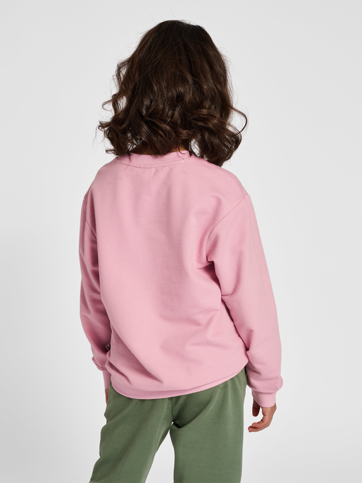 hmlDOS SWEATSHIRT, ZEPHYR, model