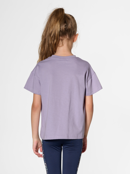 hmlLIBI T-SHIRT, LAVENDER GRAY, model