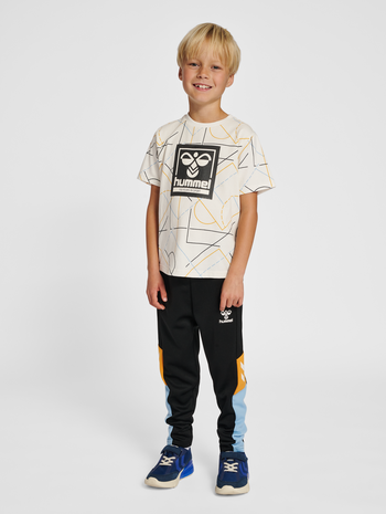 hmlCARLOS T-SHIRT S/S, MARSHMALLOW, model