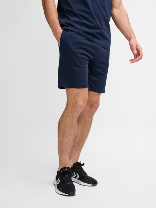 hmlACTIVE CO SHORTS, TOTAL ECLIPSE, model