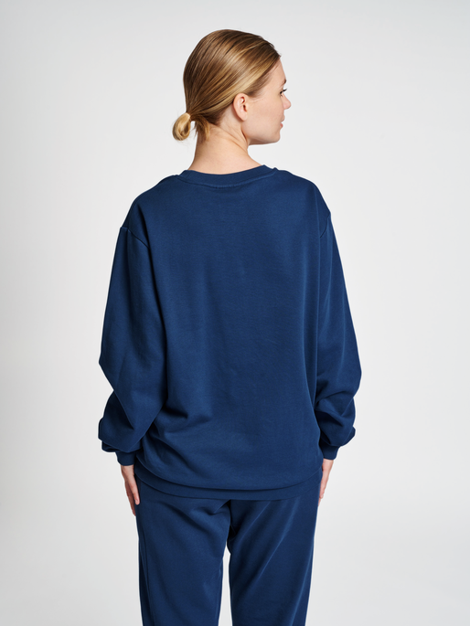 hmlLGC AUSTIN SWEATSHIRT, DRESS BLUES, model