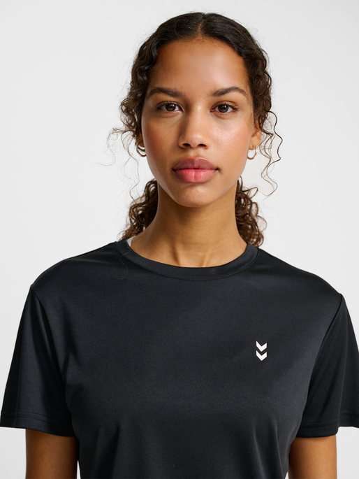 hmlPULSE TRAINING W T-SHIRT S/S, BLACK, model