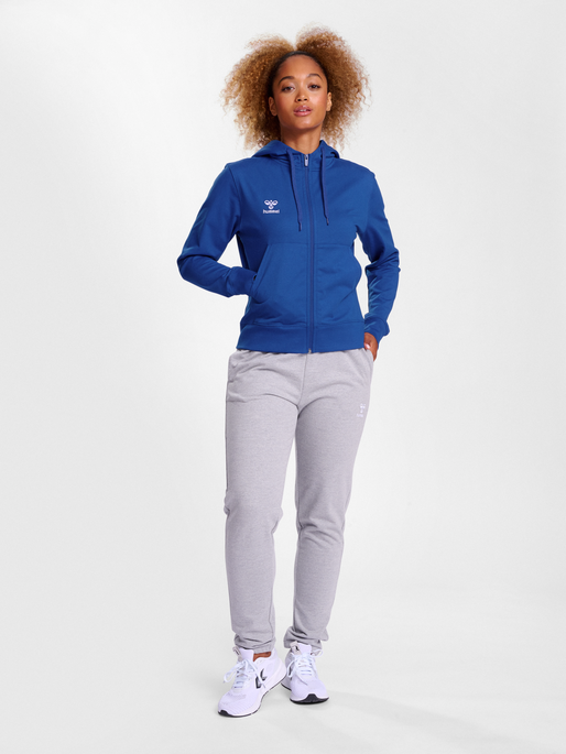 hmlGO 2.0 ZIP HOODIE WOMAN, TRUE BLUE, model