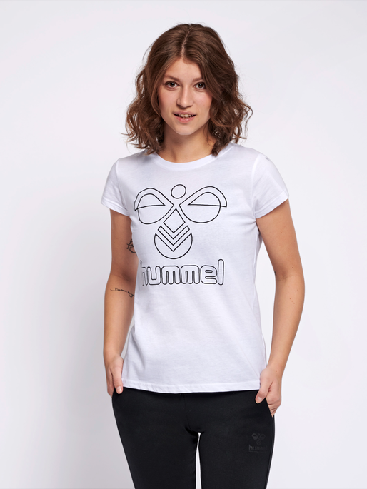 hmlSENGA T-SHIRT S/S, WHITE, model