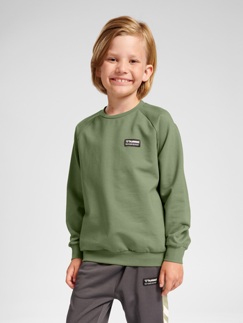 hmlGLEN SWEATSHIRT, OIL GREEN, model