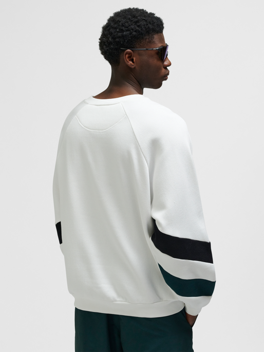 hmlOVERSIZED CREW SPORTSWEAR, BLANC DE BLANC, model