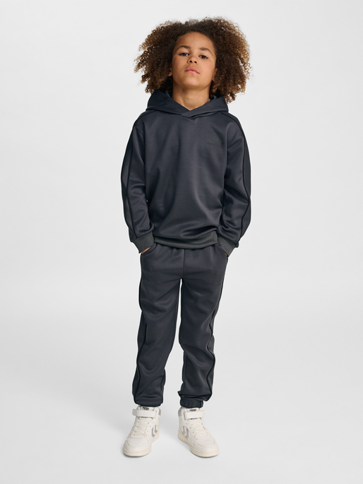 hmlJR INTERLOCK HOODIE, EBONY, model