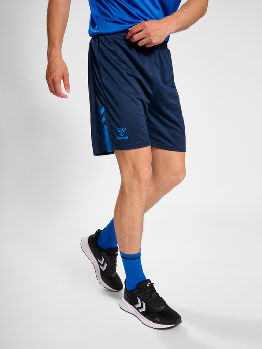 hmlACTIVE PL SHORTS, DRESS BLUES, model