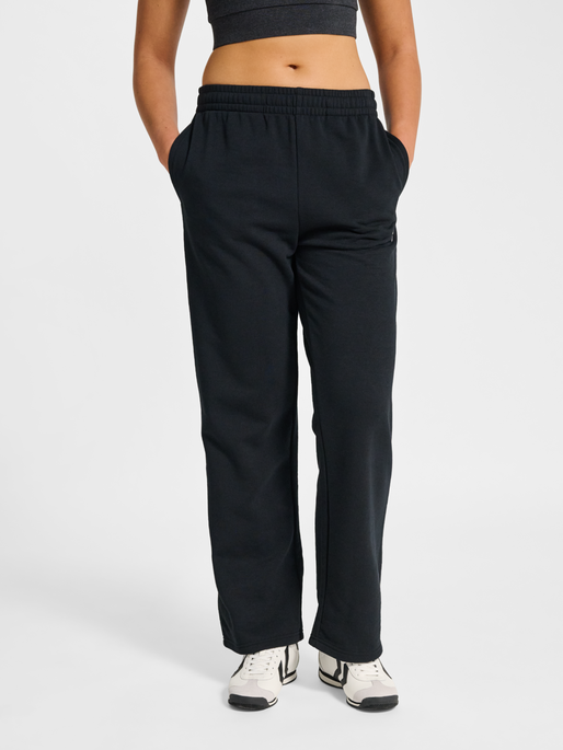 hmlPULSE WIDE W SWEAT PANTS, BLACK hmlPULSE WIDE W SWEAT PANTS, BLACK, model