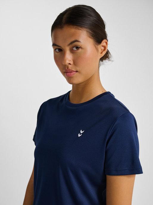 hmlPULSE TRAINING  T-SHIRT S/S, DRESS BLUES, model