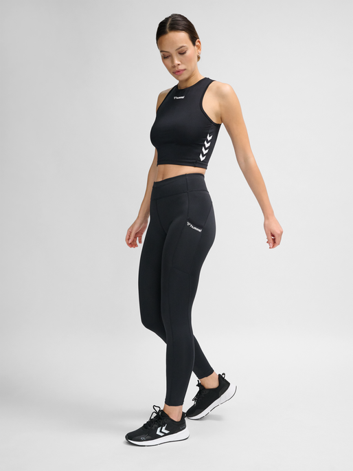 hmlMT ACTIVE SHORT TOP, BLACK, model