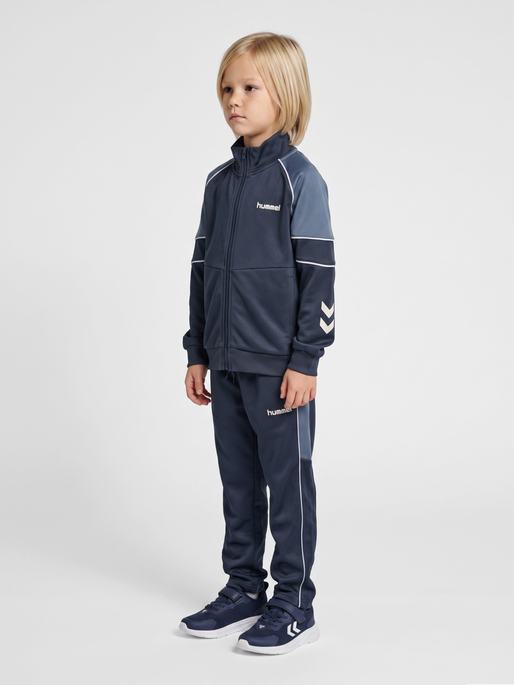 hmlJR REG POLY BLOCK PANTS, OMBRE BLUE, model
