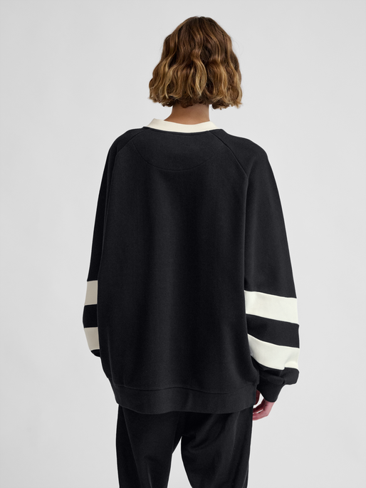 hmlOVERSIZED CREW SPORTSWEAR SWARM, BLACK, model