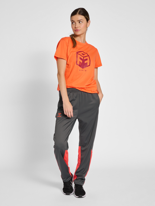 hmlONGRID POLY PANTS WO, FORGED IRON/NASTURIUM, model
