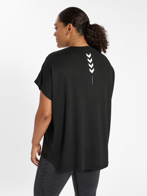 hmlTE CURVY LOOSE T-SHIRT PLUS, BLACK, model