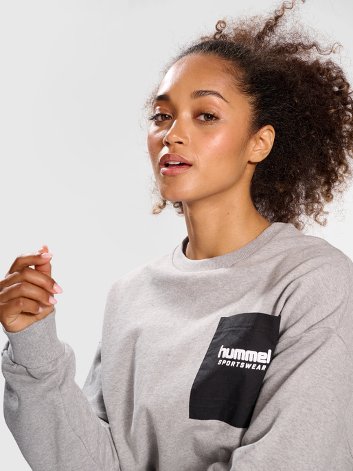 hmlLGC DACIA SWEATSHIRT, GREY MELANGE, model
