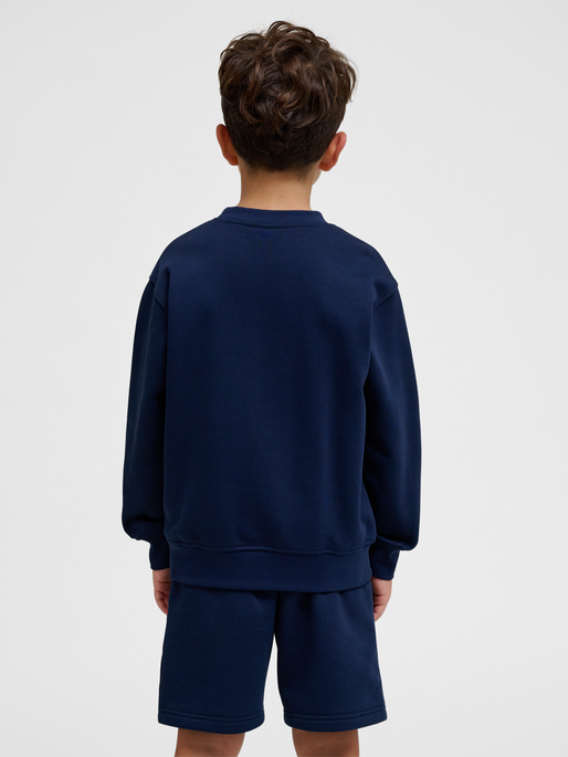 hmlCLEAN SWEATSHIRT, BLACK IRIS, model