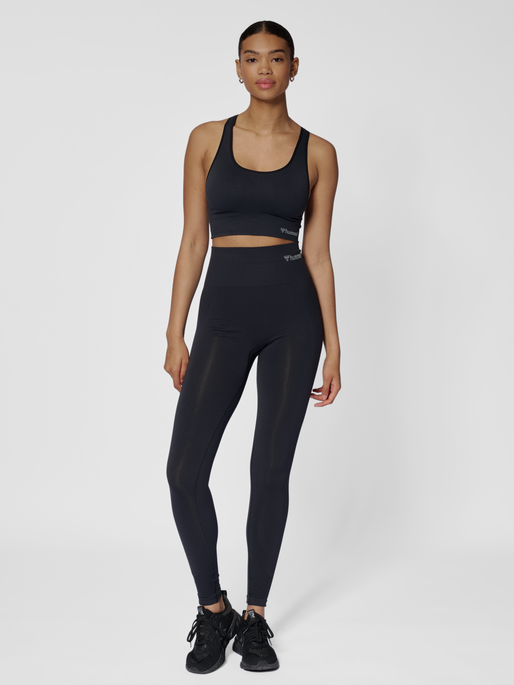 hmlTIF SEAMLESS SPORTS TOP, BLACK, model
