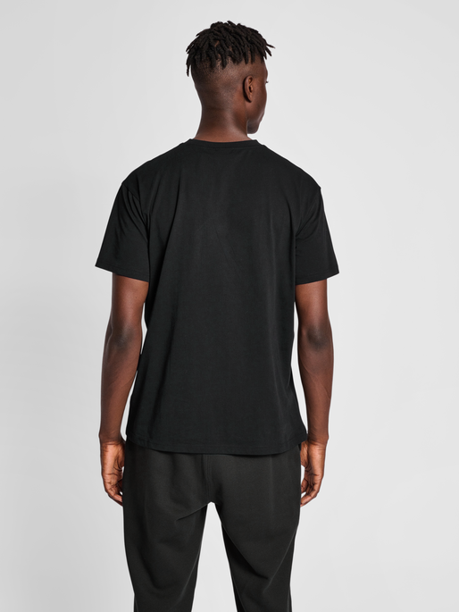 hmlLP10 BOXY T-SHIRT, 2001, model