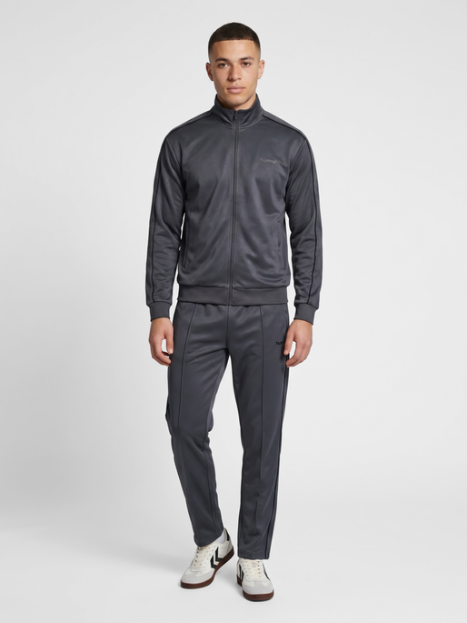 hmlCLUB TRACK TOP, EBONY, model