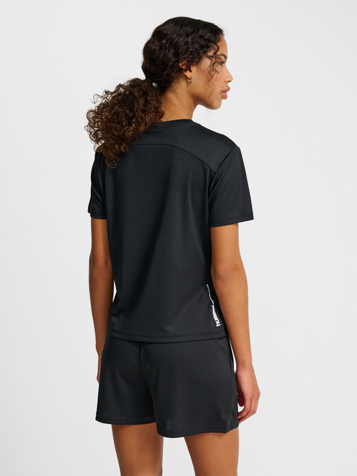 hmlPULSE TRAINING W T-SHIRT S/S, BLACK, model