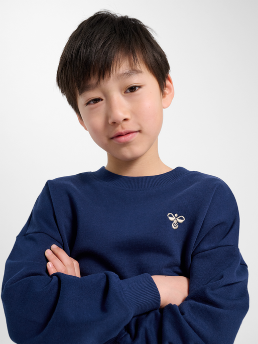 hmlJR JUMP BOXY SWEATSHIRT, MEDIEVAL BLUE, model