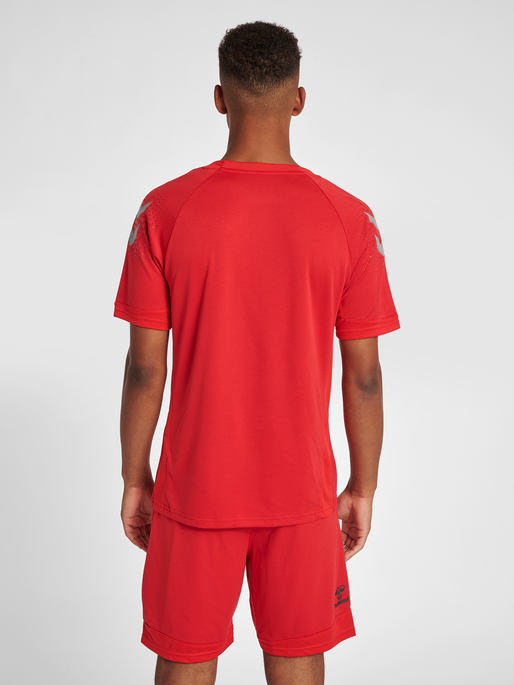 hmlLEAD S/S POLY JERSEY, TRUE RED, model